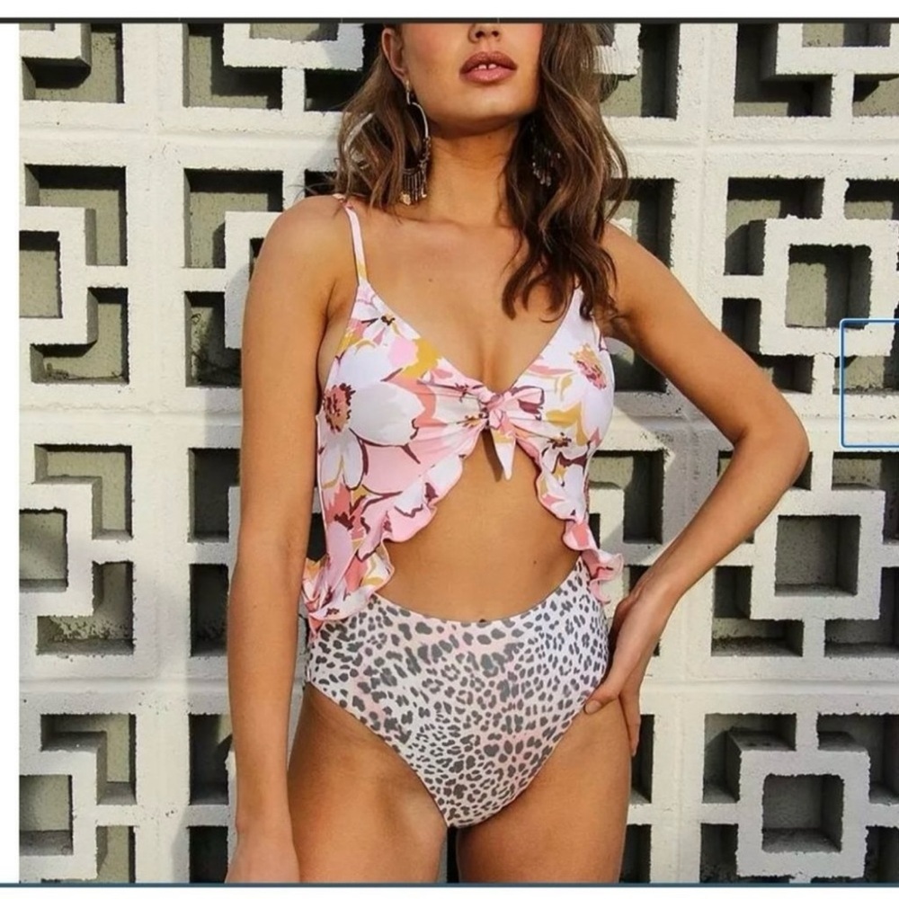 Power 2 The Flower Carly One Piece Swimsuit Size Small